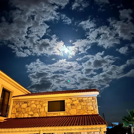 Villa Tas Ev *