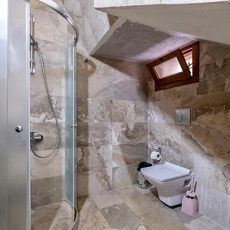 Tas Ev فيلة